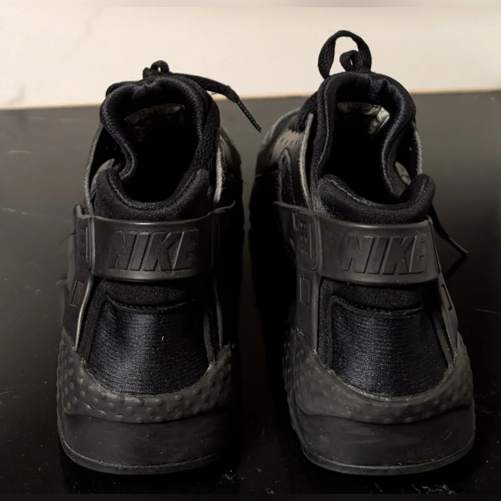 Nike Big Kids' Huarache Run Triple Black Sneakers Size 7Y MSRP $110